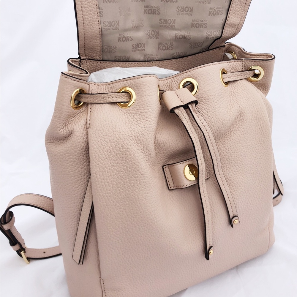 🌺👜💕- NWT Michael Kors Large Backpack - Picture 8 of 8